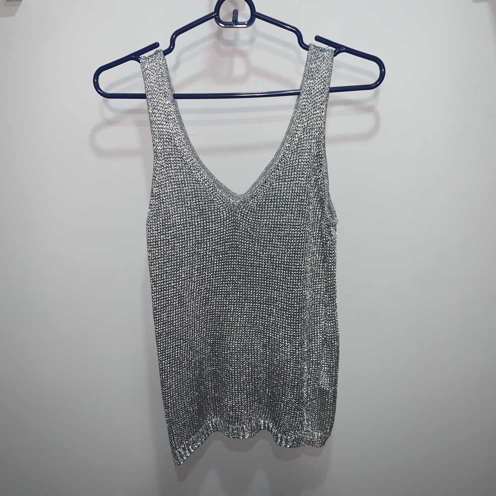 BAR III Silver Metallic Top 💕